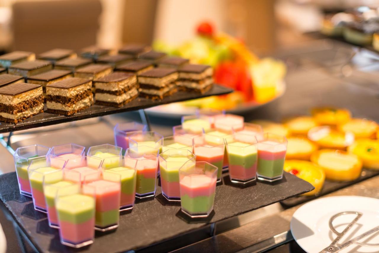 Hotel Borj Rabat - A Member Of Barcelo Hotel Group Exterior foto A selection of desserts